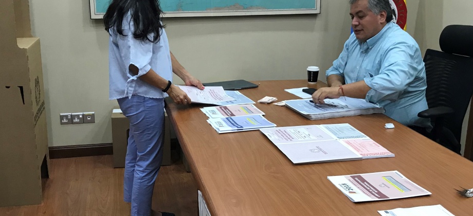 Consulado de Colombia en kuala Lumpur inició la jornada final del proceso electoral en el exterior para Congreso y consultas interpartidistas 2018